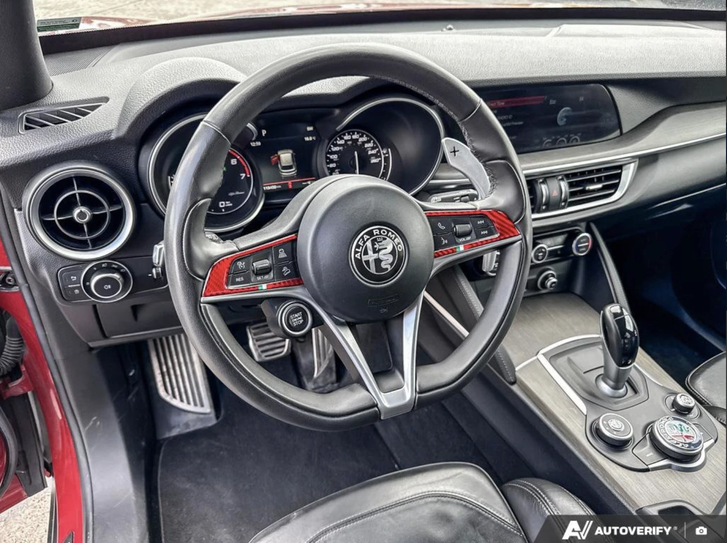 Alfa Romeo Stelvio Ti Sport / HARMAN KARDON / ПАНОРАМА /, снимка 11 - Автомобили и джипове - 54911709
