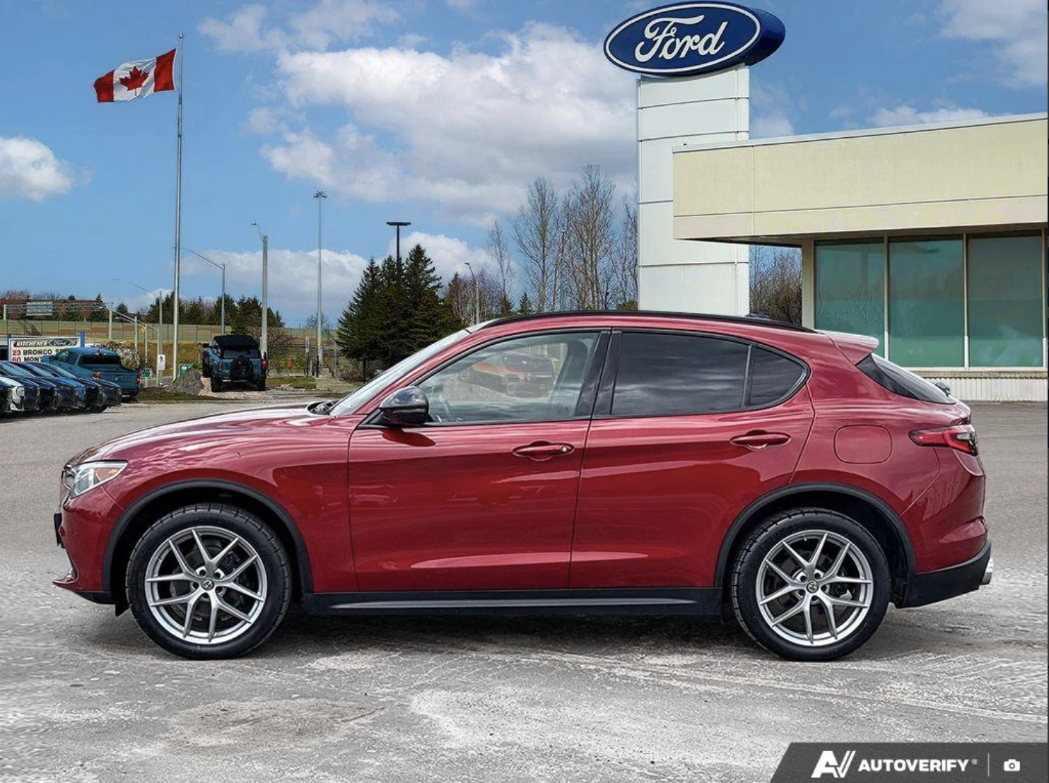 Alfa Romeo Stelvio Ti Sport / HARMAN KARDON / ПАНОРАМА /, снимка 3 - Автомобили и джипове - 54911709