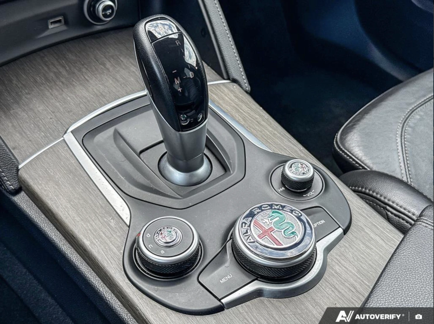 Alfa Romeo Stelvio Ti Sport / HARMAN KARDON / ПАНОРАМА /, снимка 15 - Автомобили и джипове - 54911709