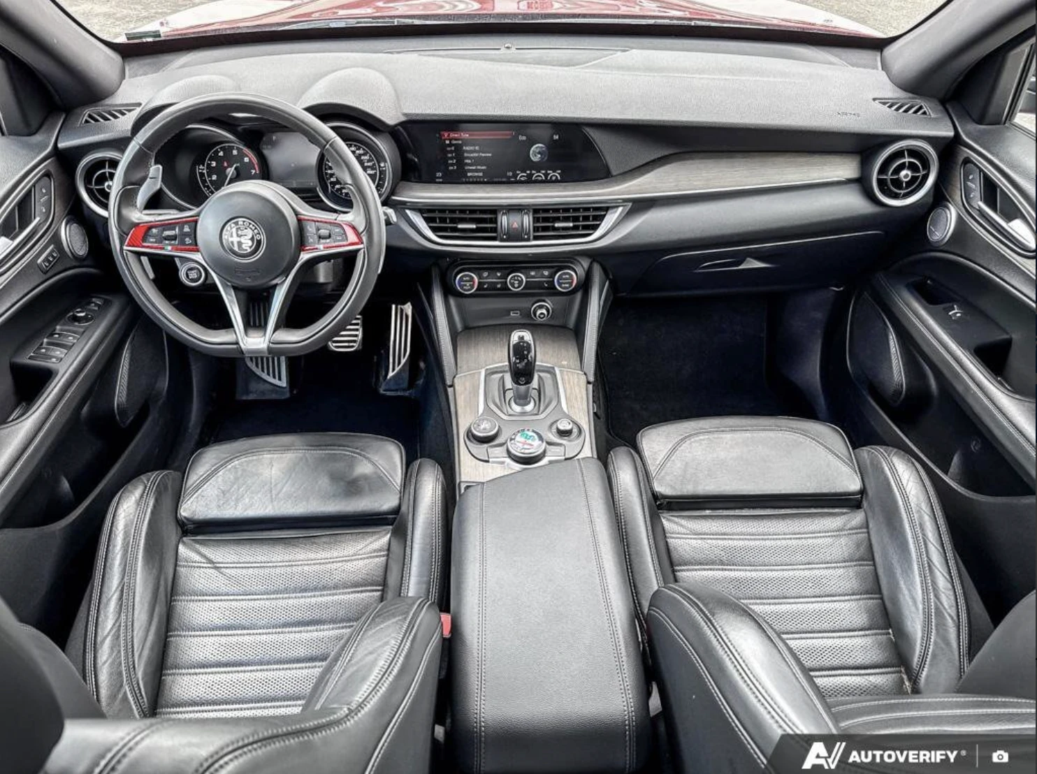 Alfa Romeo Stelvio Ti Sport / HARMAN KARDON / ПАНОРАМА /, снимка 12 - Автомобили и джипове - 54911709