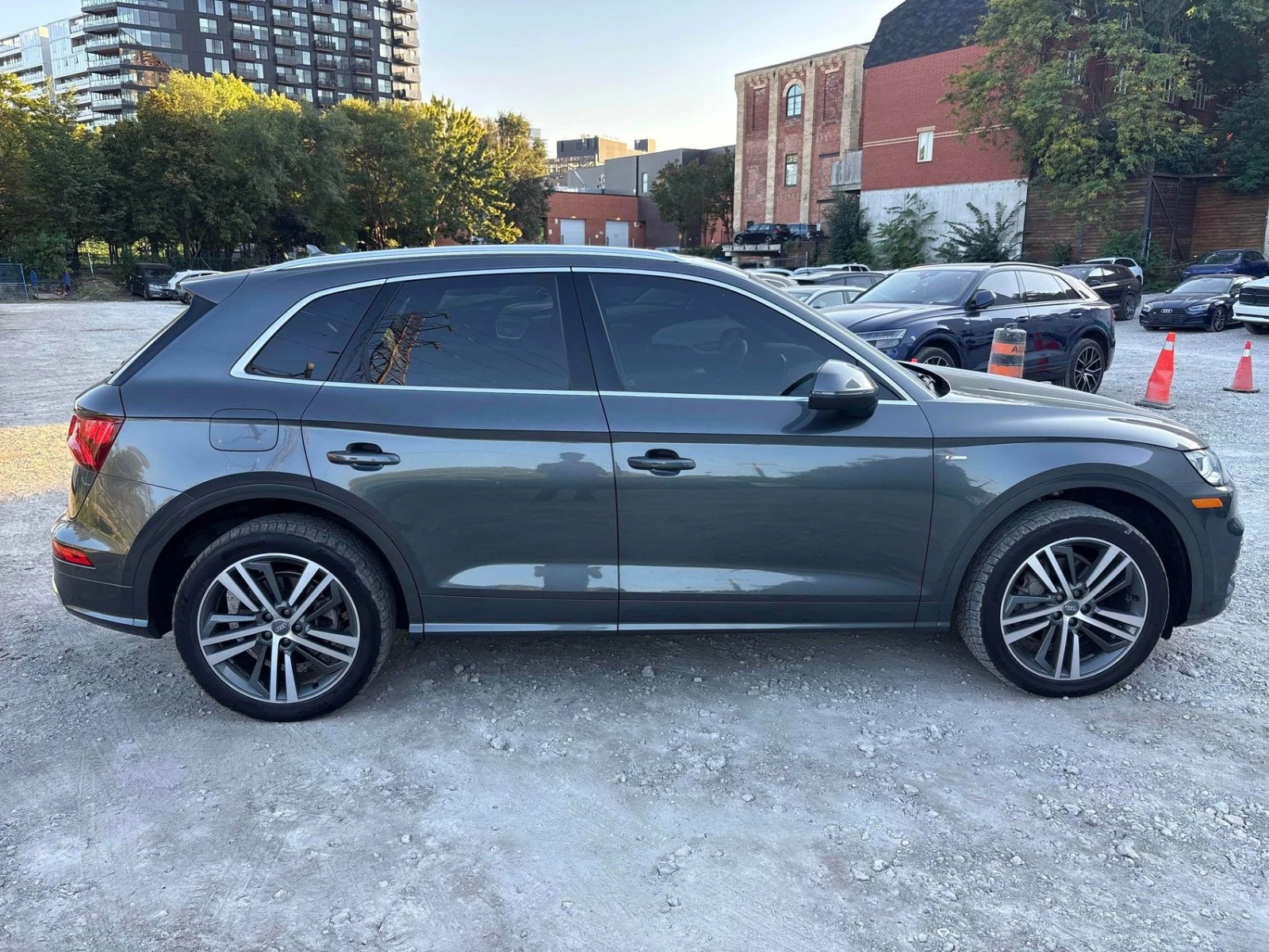 Audi Q5 Technik * АвтоКредит * (ЦЕНА ДО БГ), снимка 4 - Автомобили и джипове - 56278177