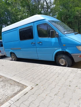     Mercedes-Benz 208 208