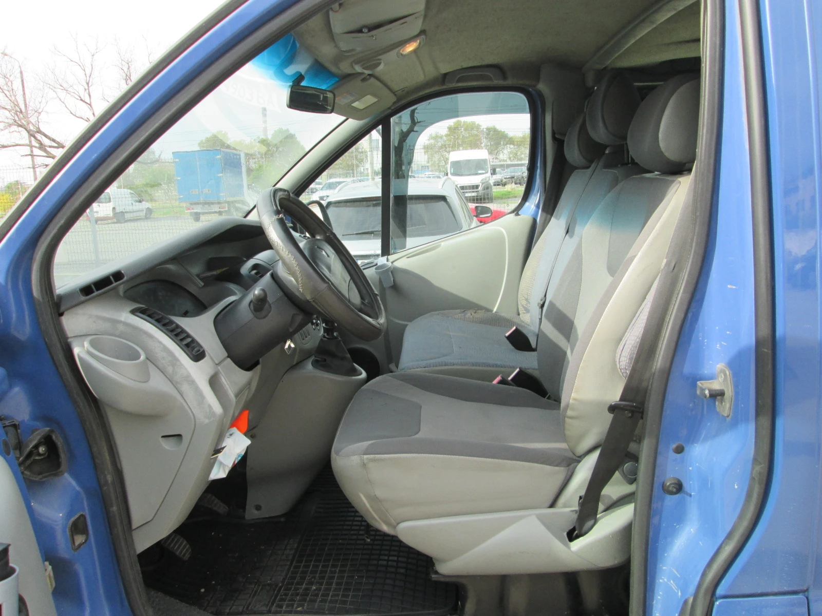 Renault Trafic 1.9dci 6mesta klima - изображение 9