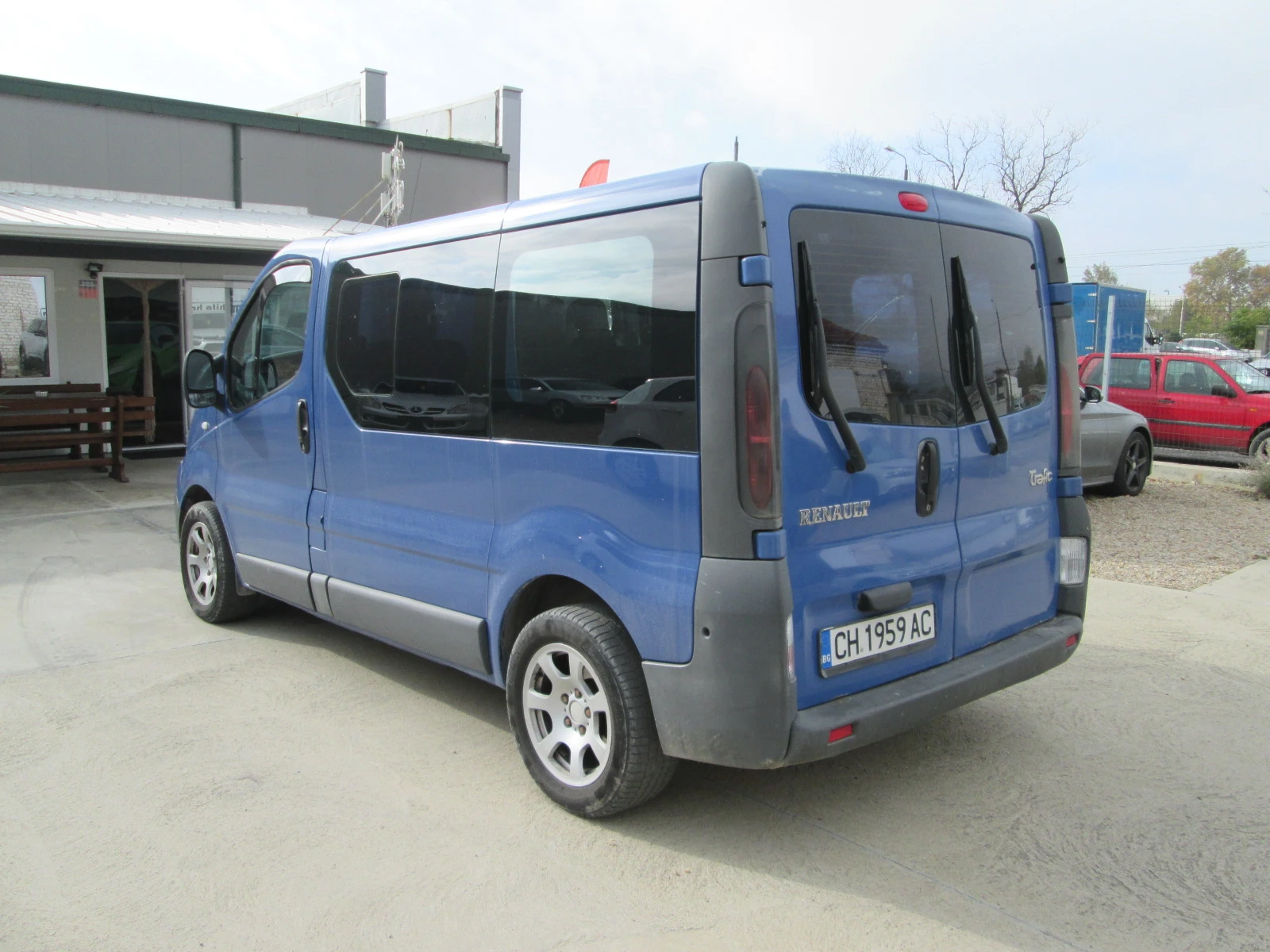 Renault Trafic 1.9dci 6mesta klima - изображение 6