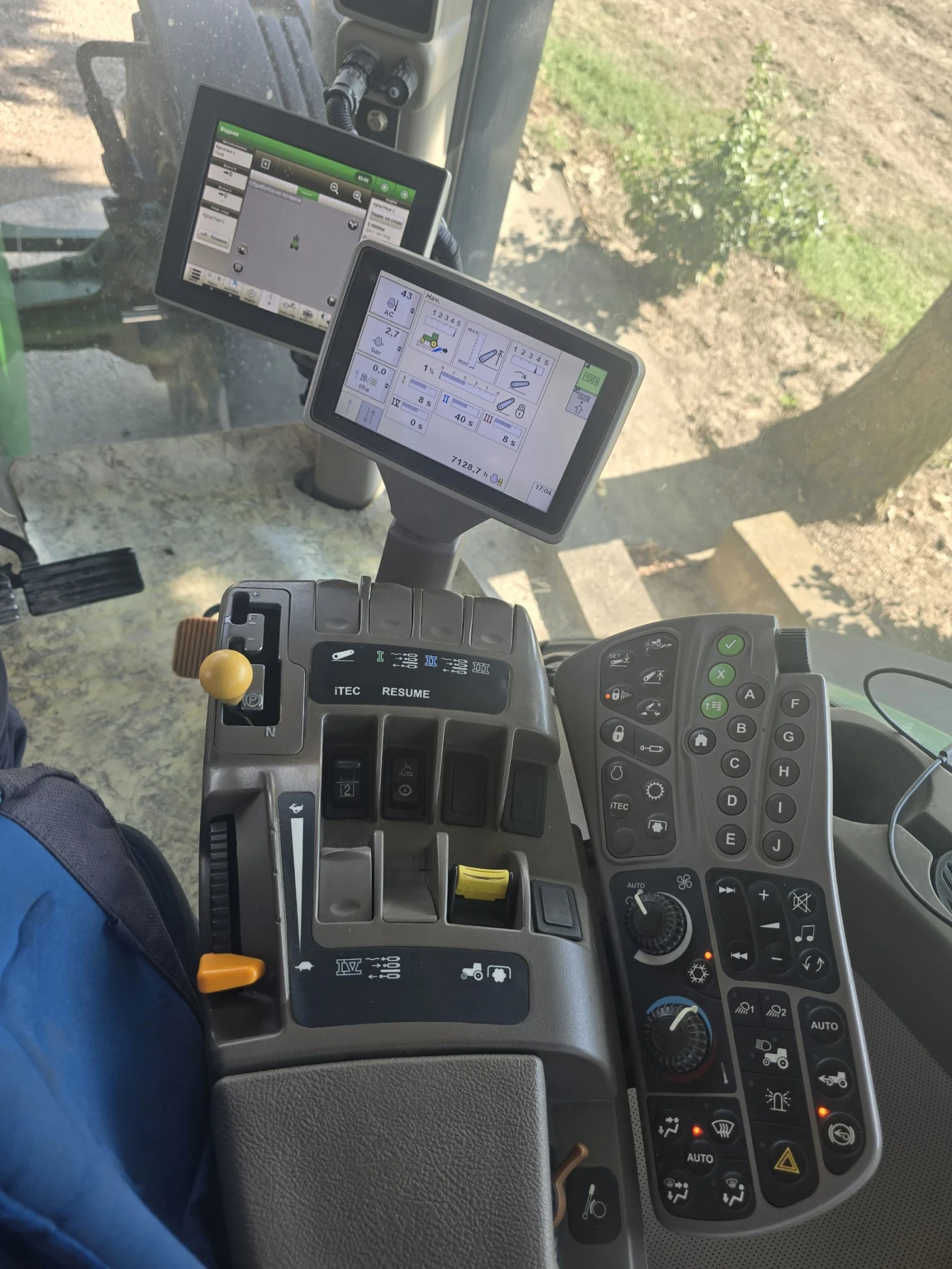 Трактор John Deere 8245R, снимка 9 - Селскостопанска техника - 55301923