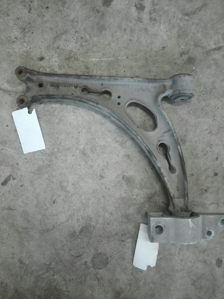 Носач ляв голф5,туаран,пасат