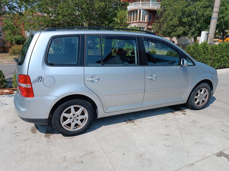 VW Touran 1.6, снимка 2 - Автомобили и джипове - 46657407