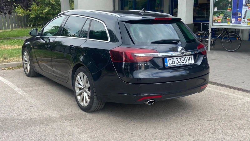 Opel Insignia Sports Tourer, снимка 4 - Автомобили и джипове - 47174332