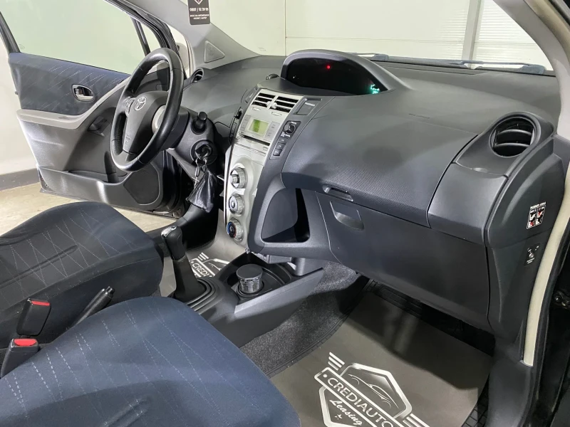 Toyota Yaris 1.3i, снимка 9 - Автомобили и джипове - 51643300