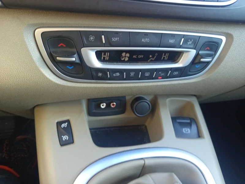 Renault Scenic 1.5 кожа подгрев , снимка 10 - Автомобили и джипове - 53104080