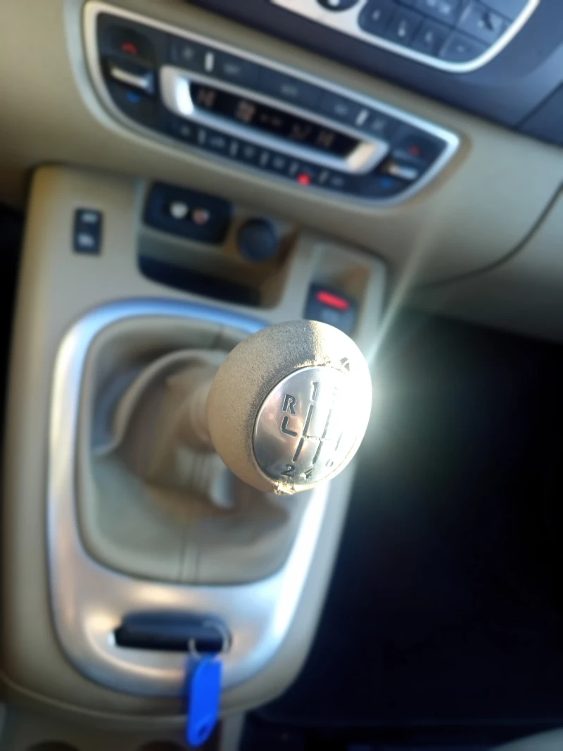 Renault Scenic 1.5 кожа подгрев , снимка 8 - Автомобили и джипове - 53104080