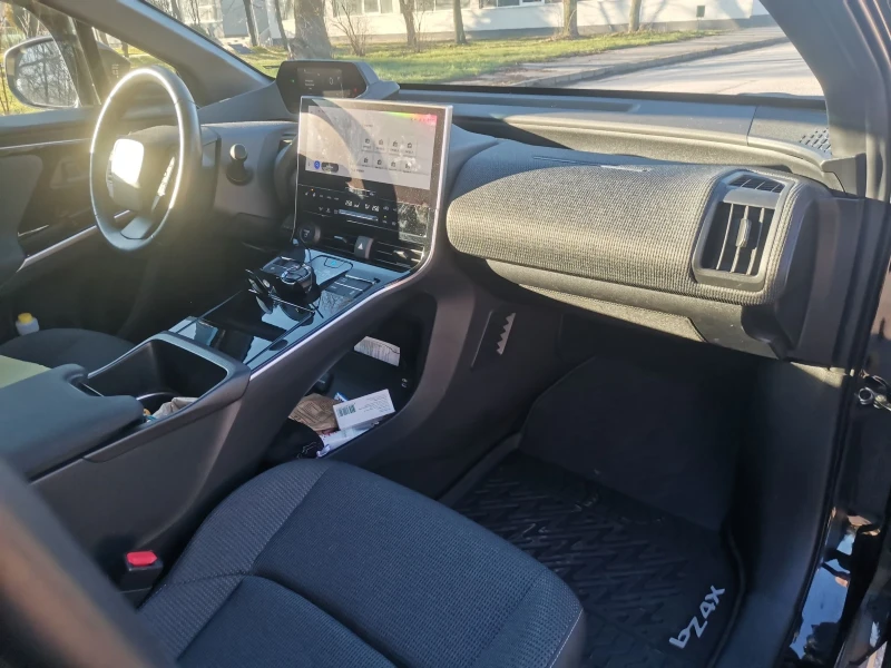 Toyota bZ4X, снимка 6 - Автомобили и джипове - 53557045