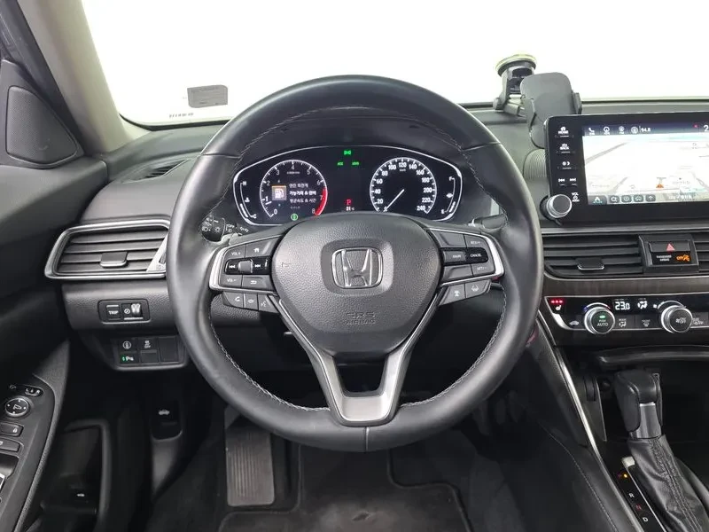 Honda Accord 1.5 Turbo, снимка 13 - Автомобили и джипове - 55814473