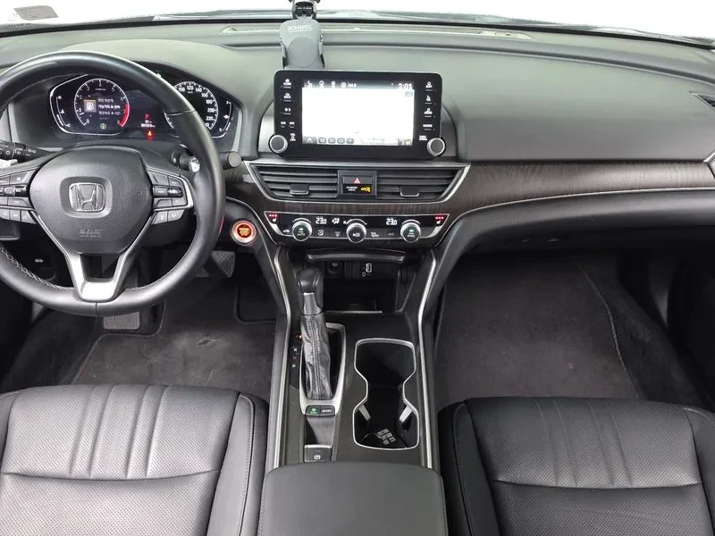 Honda Accord 1.5 Turbo, снимка 7 - Автомобили и джипове - 55814473