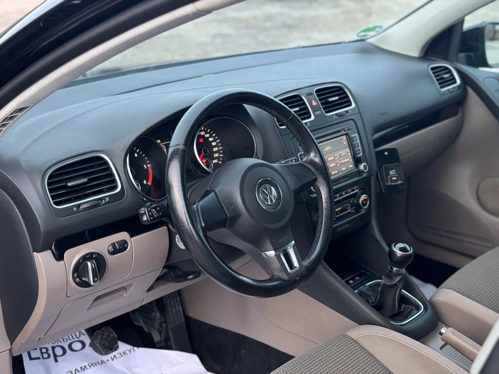 VW Golf 2.0TDI 110кс НАВИ ПОДГРЕВ PARK ASSIST СЕРВИЗНА КНИ - изображение 10