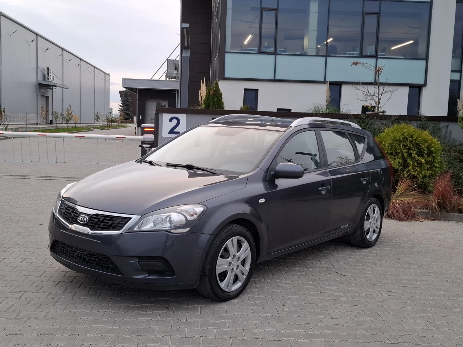 Kia Ceed 1.6i* (125кс)* * FACELIFT* * НОВ ВНОС* *  - изображение 4