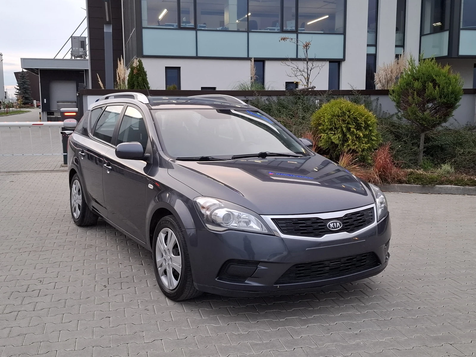 Kia Ceed 1.6i* (125кс)* * FACELIFT* * НОВ ВНОС* *  - изображение 9