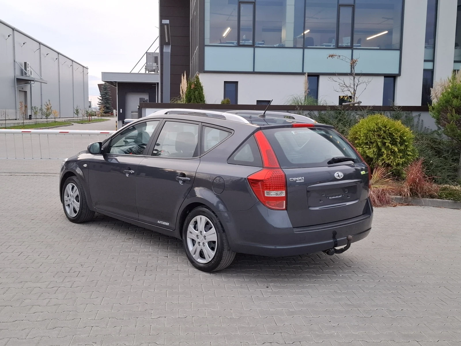 Kia Ceed 1.6i* (125кс)* * FACELIFT* * НОВ ВНОС* *  - изображение 8