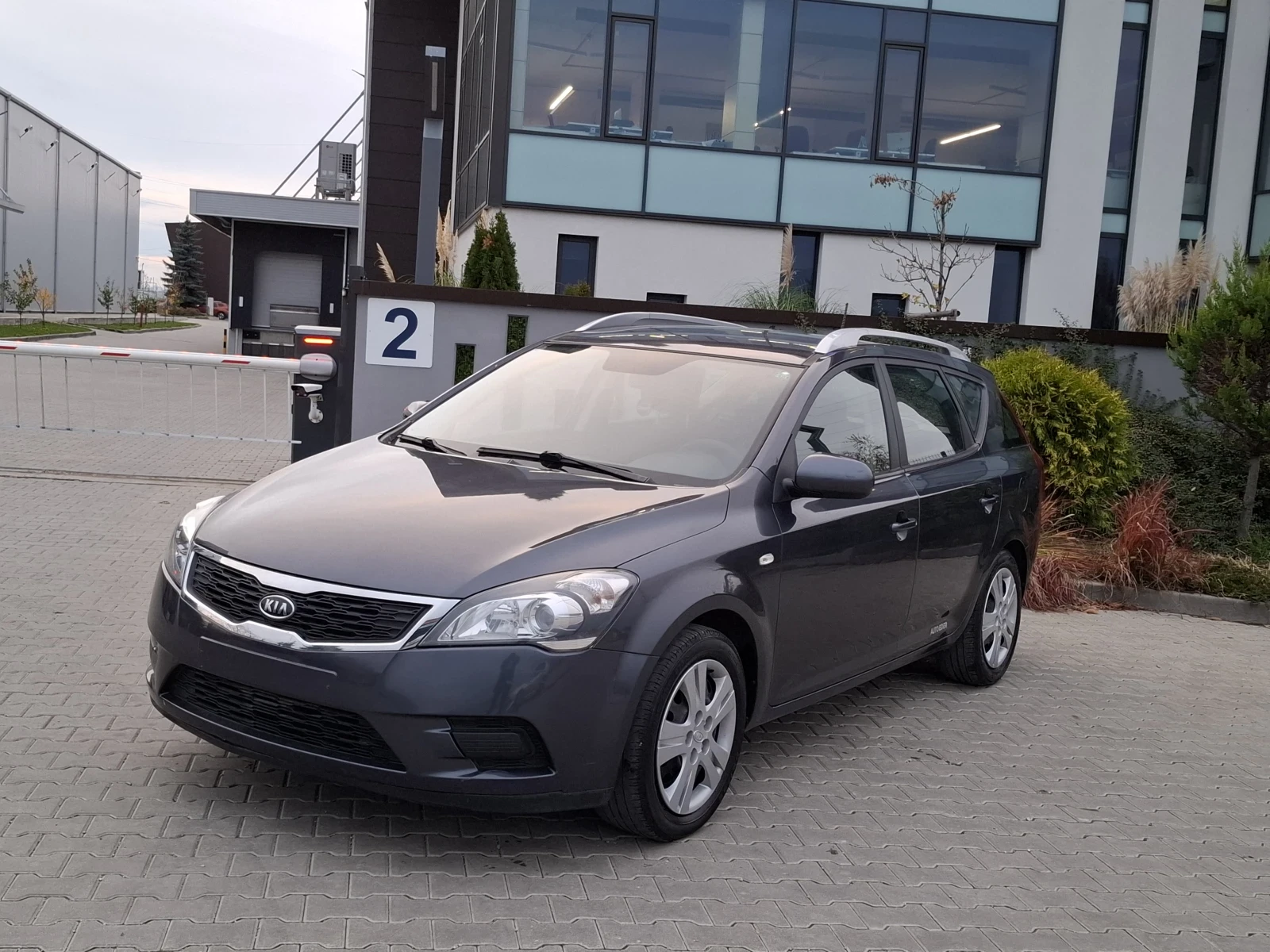 Kia Ceed 1.6i* (125кс)* * FACELIFT* * НОВ ВНОС* *  - изображение 3