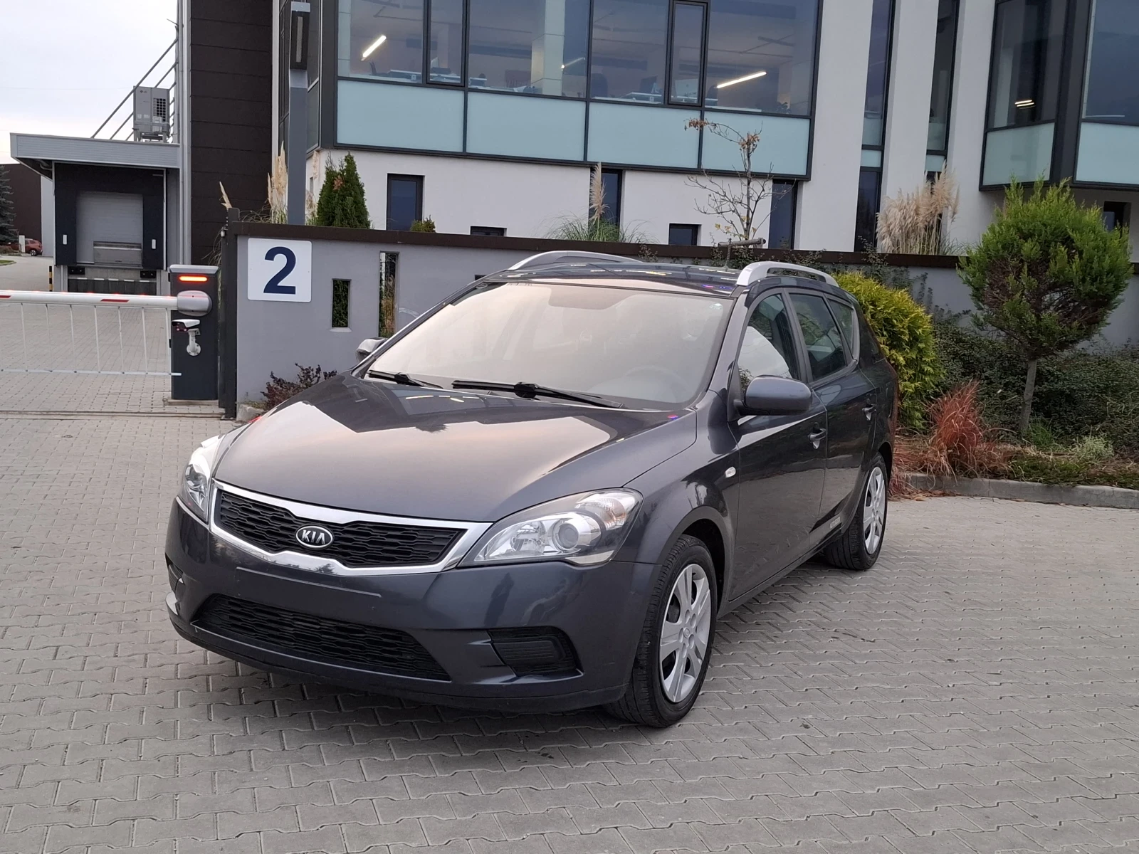 Kia Ceed 1.6i* (125кс)* * FACELIFT* * НОВ ВНОС* *  - изображение 2
