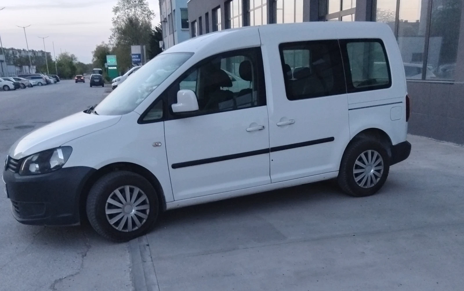 VW Caddy Обслужен от А до Я, снимка 11 - Автомобили и джипове - 54335567