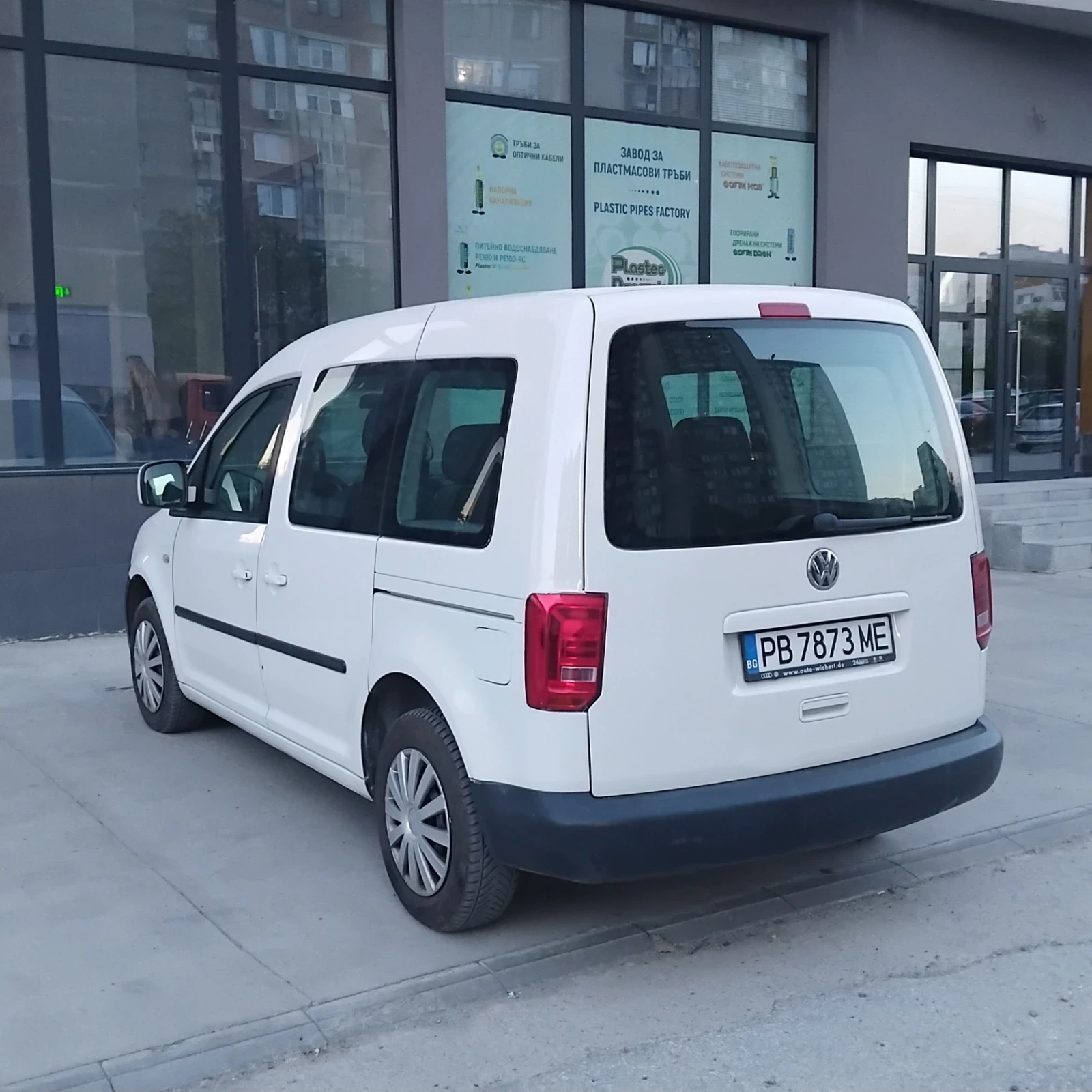 VW Caddy Обслужен от А до Я, снимка 5 - Автомобили и джипове - 54335567