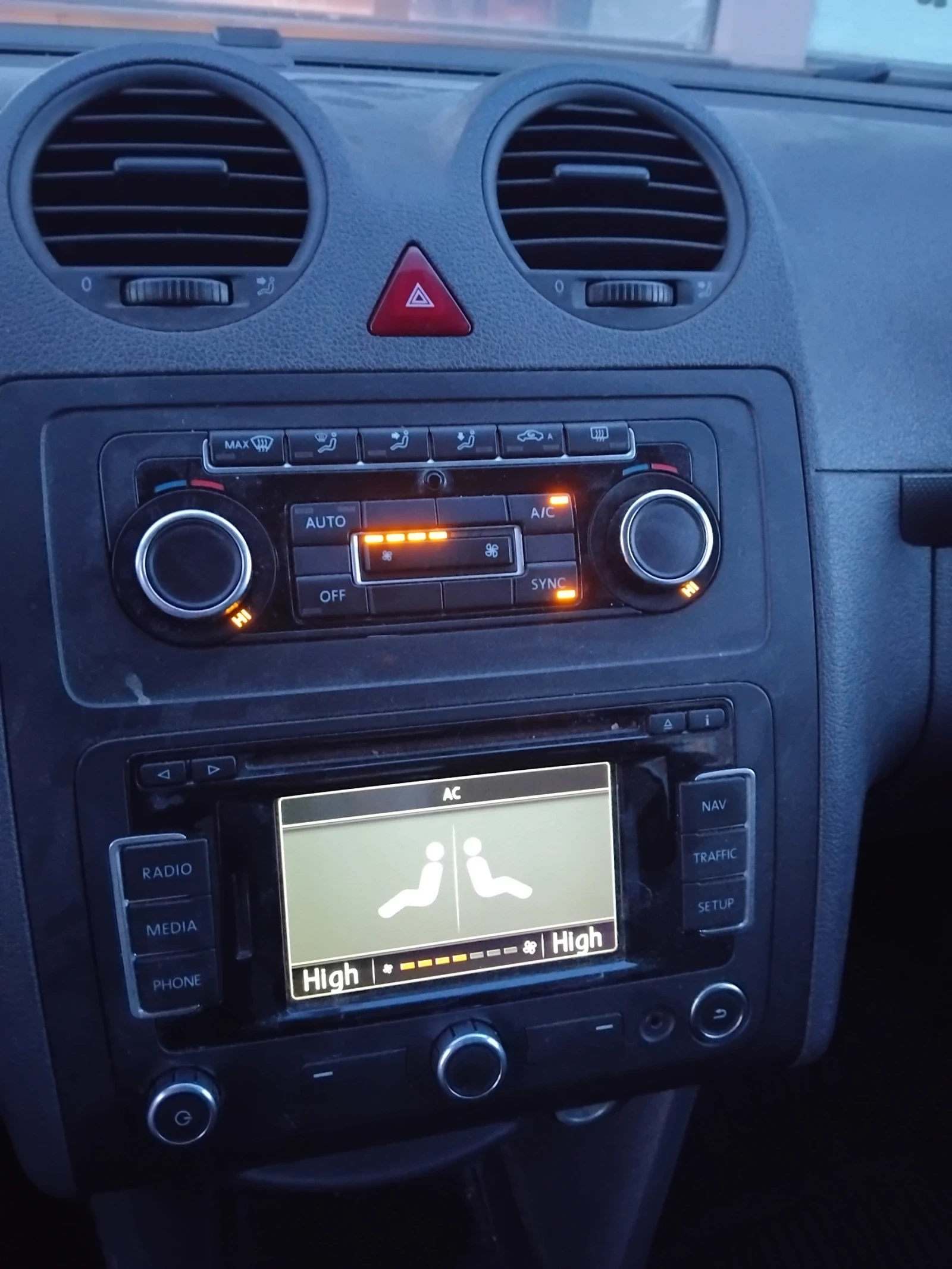 VW Caddy Обслужен от А до Я, снимка 13 - Автомобили и джипове - 54335567