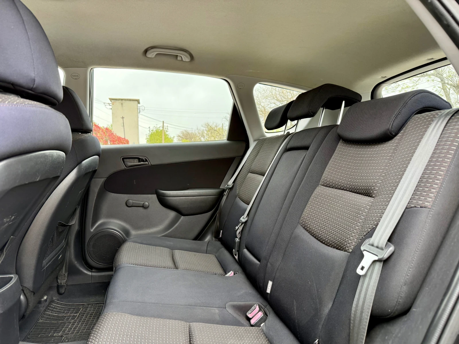 Hyundai I30 1.6/ CRDI/ ПЕРФЕКТНО, снимка 9 - Автомобили и джипове - 54390456