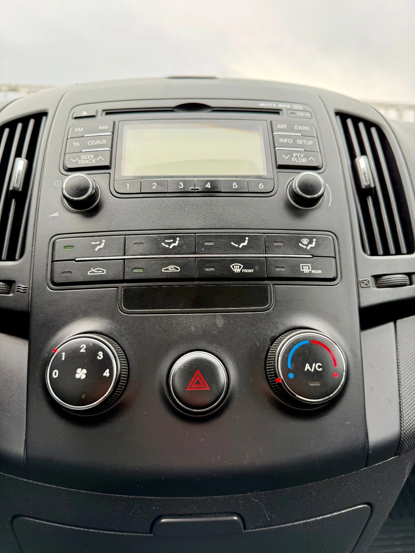 Hyundai I30 1.6/ CRDI/ ПЕРФЕКТНО, снимка 13 - Автомобили и джипове - 54390456