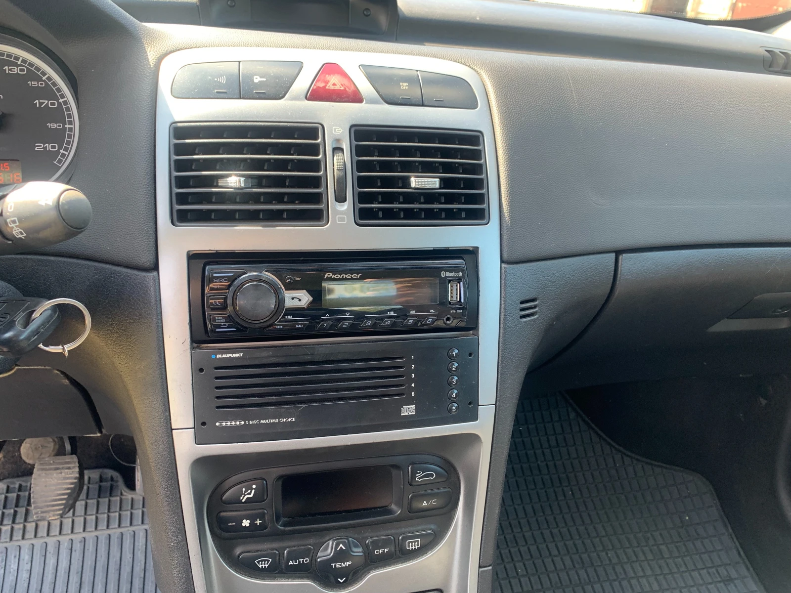 Peugeot 307 2.0 бензин, снимка 9 - Автомобили и джипове - 54731016