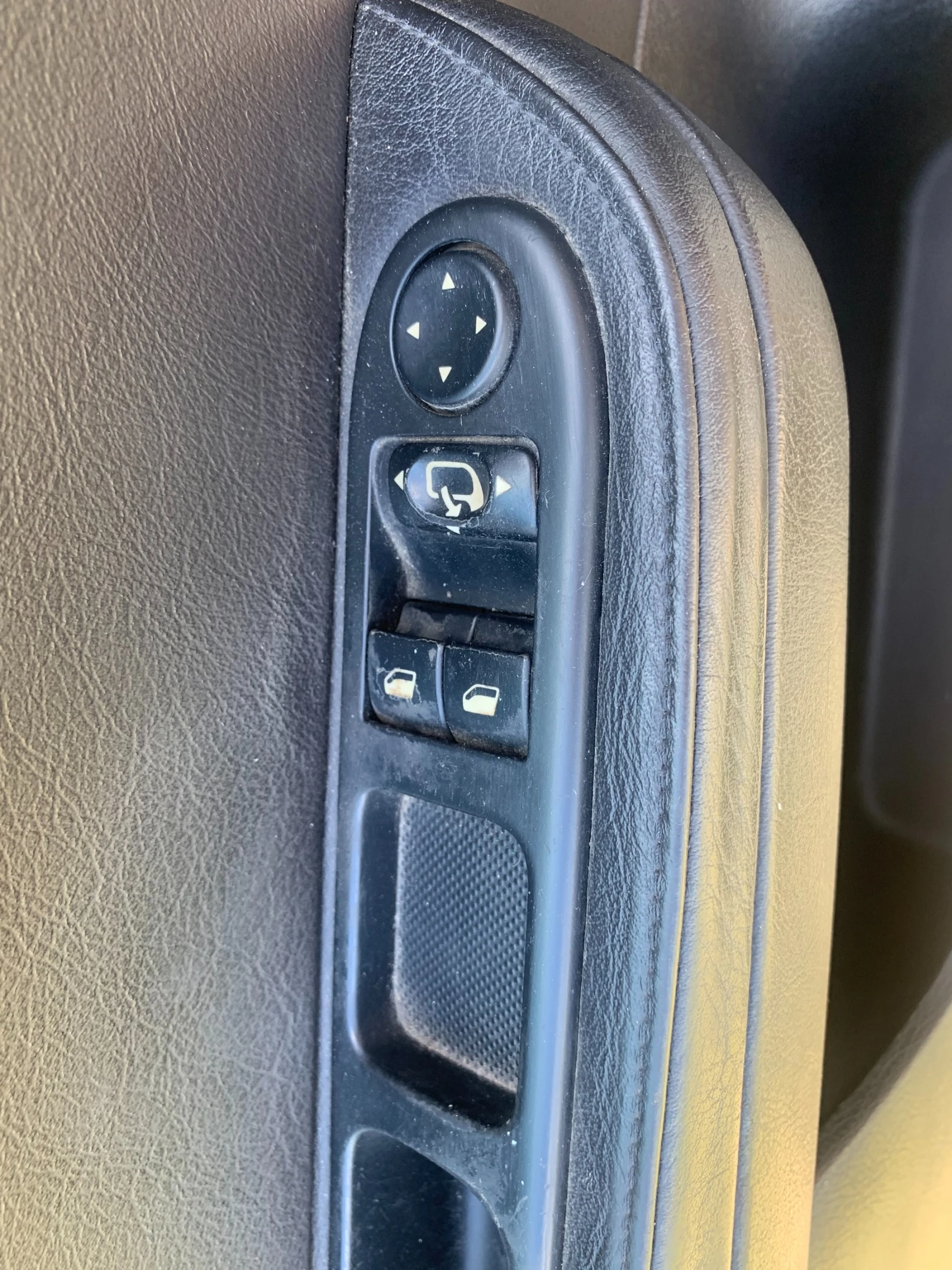 Peugeot 307 2.0 бензин, снимка 11 - Автомобили и джипове - 54731016