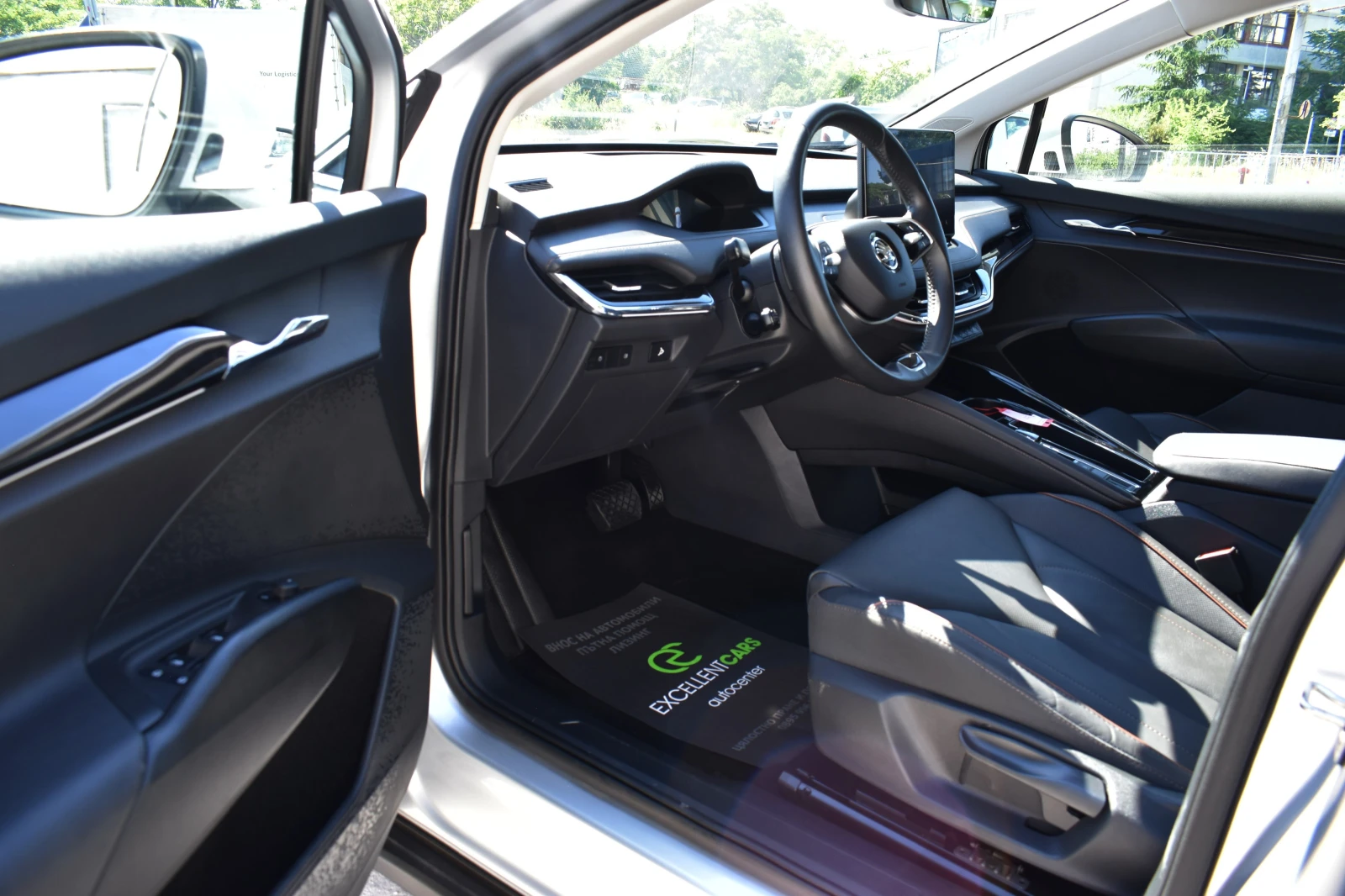 Skoda Enyaq 85x-4x4* MATRIX* FACELIFT* LINE-ASSIST* , снимка 8 - Автомобили и джипове - 54881019