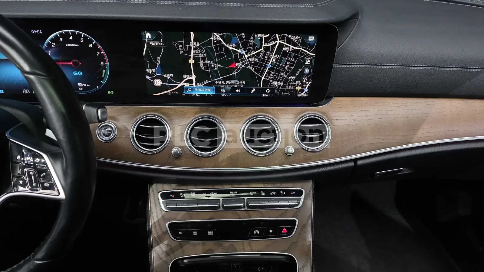 Mercedes-Benz E 300 HEAD-UP* BURMESTER* ПОДГРЕВИ* ФИКСИРАНА ЦЕНА ДО БГ, снимка 14 - Автомобили и джипове - 55032855
