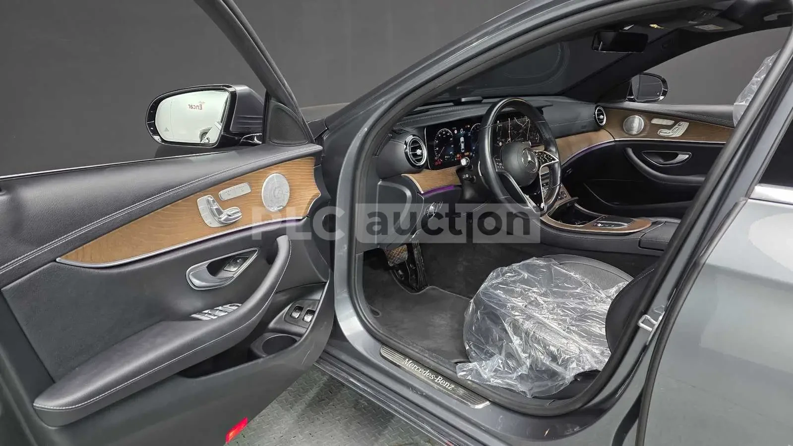 Mercedes-Benz E 300 HEAD-UP* BURMESTER* ПОДГРЕВИ* ФИКСИРАНА ЦЕНА ДО БГ, снимка 10 - Автомобили и джипове - 55032855
