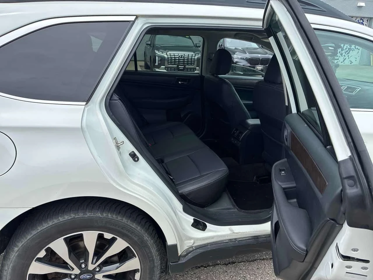 Subaru Outback * 5dr Wgn CVT 3.6R w/Limited Pkg * CARFAX * ���� � | Mobile.bg � ����������� 10
