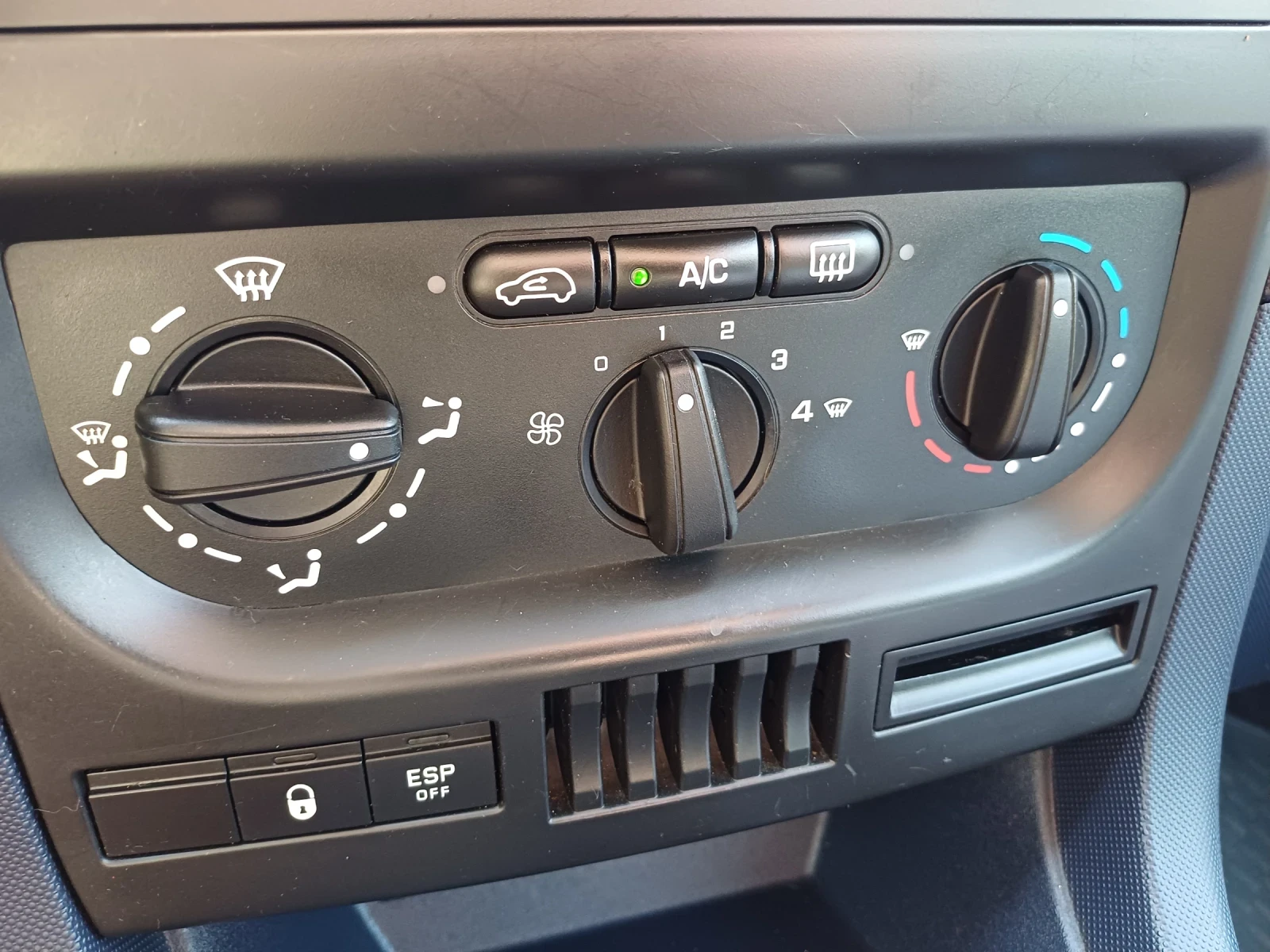 Peugeot 1007 1.4HDI, КЛИМАТИК , снимка 7 - Автомобили и джипове - 55821159