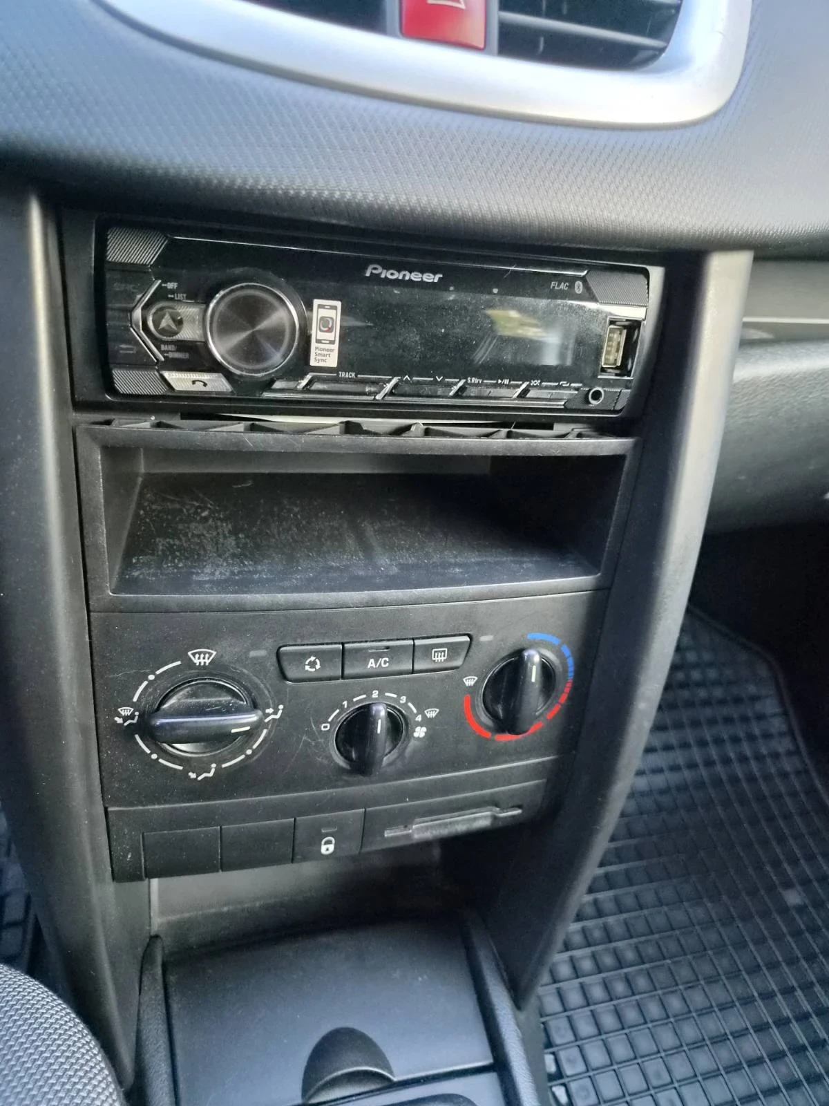 Peugeot 207, снимка 13 - Автомобили и джипове - 56442683