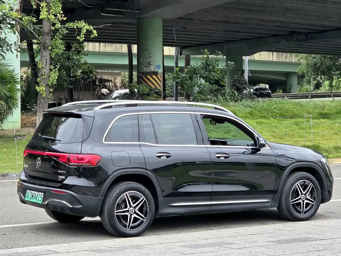 Mercedes-Benz EQB, снимка 4 - Автомобили и джипове - 56706076