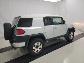 Toyota Fj cruiser КРАЙНА ЦЕНА ДО СОФИЯ, снимка 6