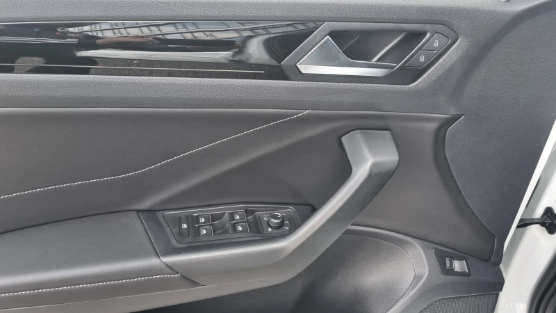 VW T-Roc Style 1.5 TSI DSG, снимка 9 - Автомобили и джипове - 53489429