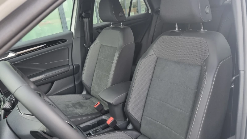 VW T-Roc Style 1.5 TSI DSG, снимка 11 - Автомобили и джипове - 53489429