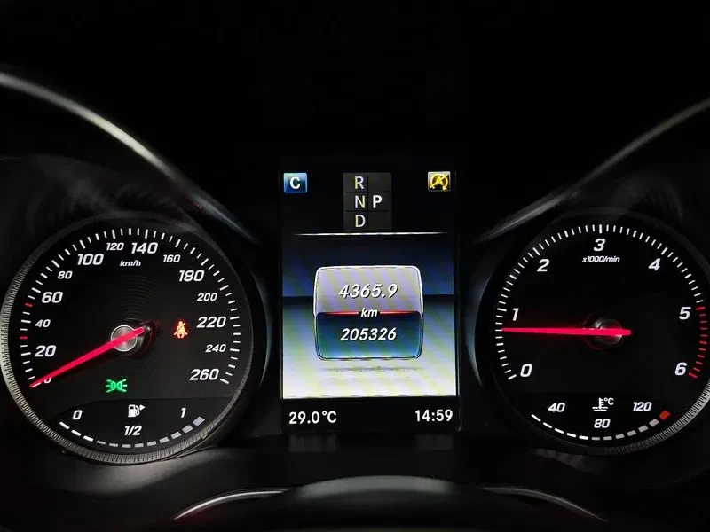 Mercedes-Benz GLC 220 4Matic Premium, снимка 8 - Автомобили и джипове - 55785825