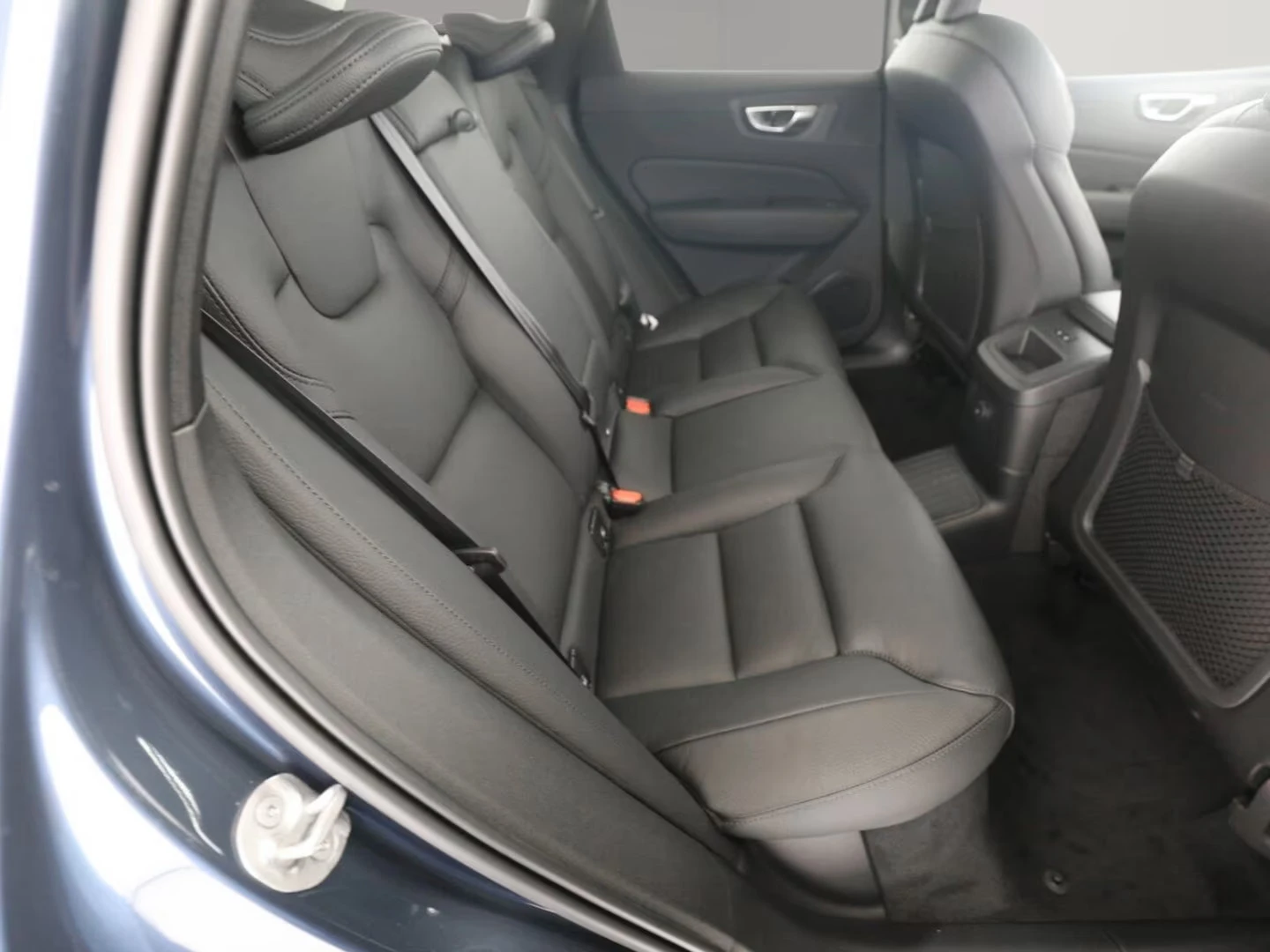 Volvo XC60 PLUS-DARK/398HP/PANO/MEMO/HUD/360/NAVI/H&K/397g - изображение 9