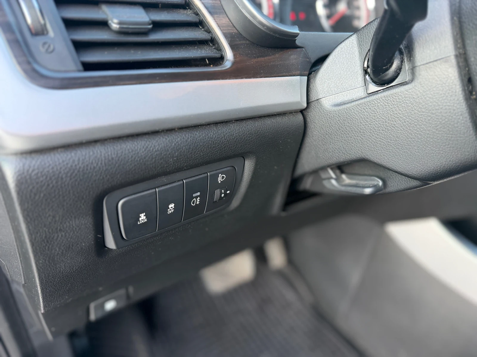 SsangYong Korando 2.0Diesel/175HP/Avtomat/Podgrav/99990km, снимка 14 - Автомобили и джипове - 53737963