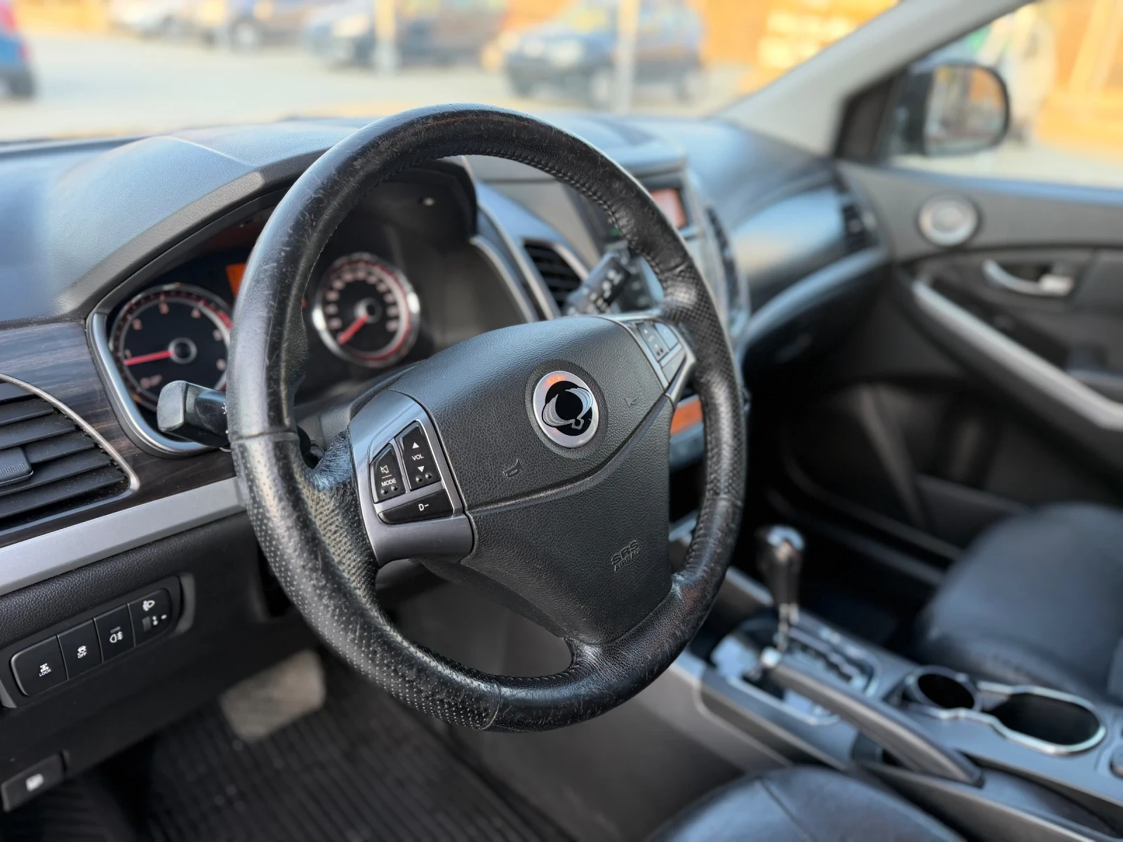 SsangYong Korando 2.0Diesel/175HP/Avtomat/Podgrav/99990km, снимка 12 - Автомобили и джипове - 53737963