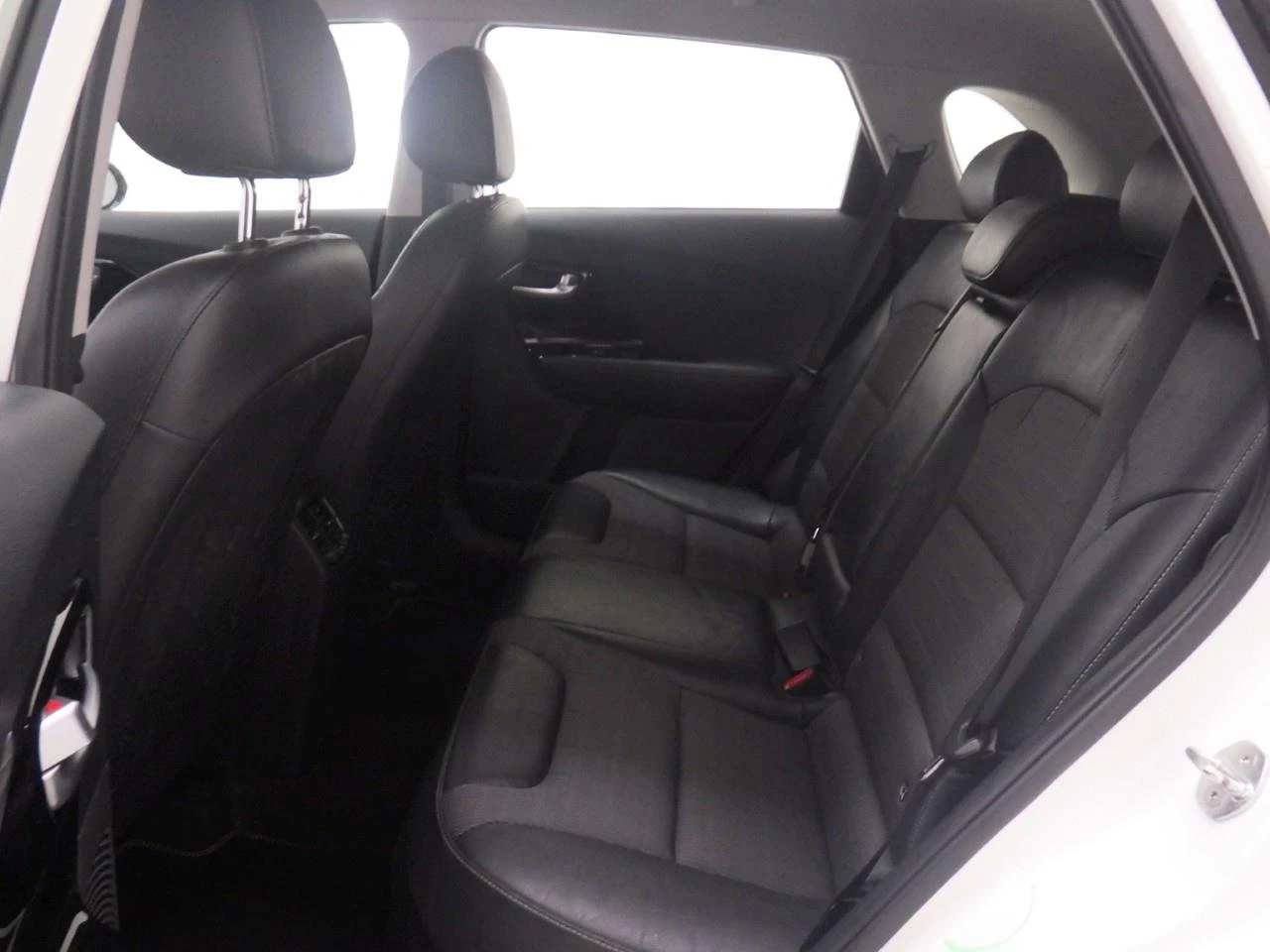 Kia Niro 1.6 GDI DynamicLine, снимка 12 - Автомобили и джипове - 53780640