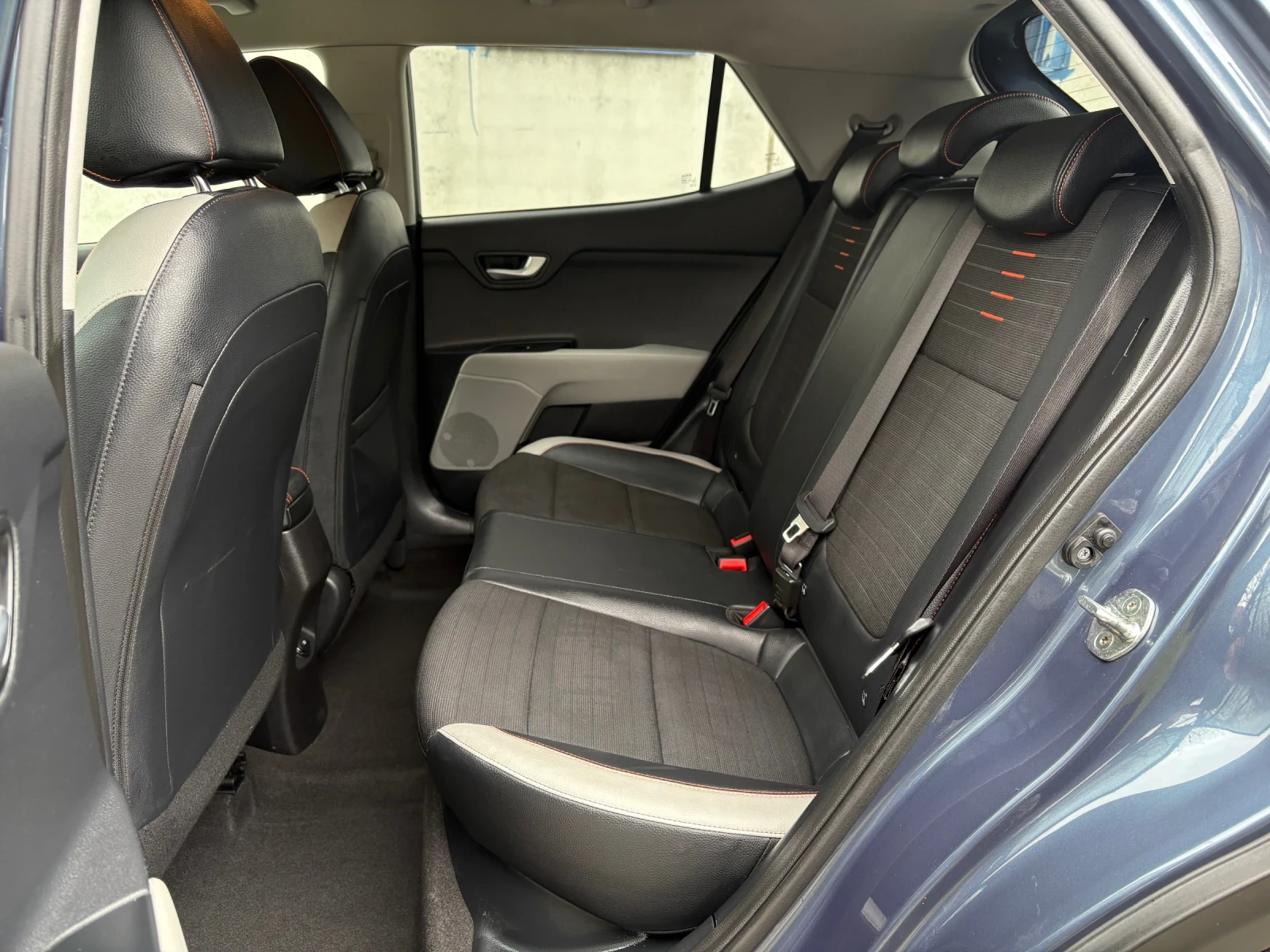 Kia Stonic 1.6 CRDI KEYLESS GO НАВИГАЦИЯ, снимка 13 - Автомобили и джипове - 54019982