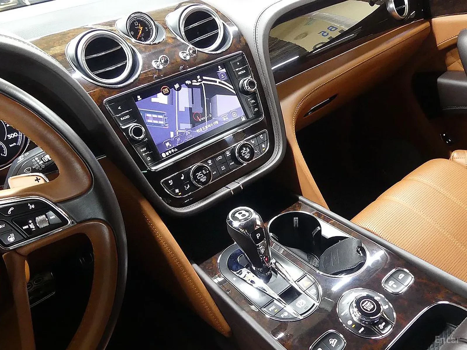 Bentley Bentayga, снимка 12 - Автомобили и джипове - 55187633