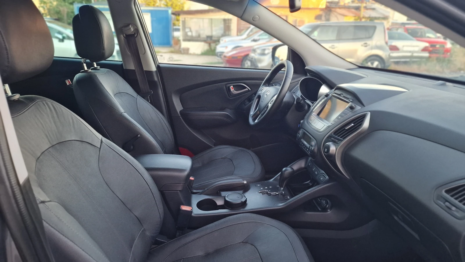 Hyundai IX35 2.0CRD Premium Vertex 4x4 automat, снимка 11 - Автомобили и джипове - 55273783