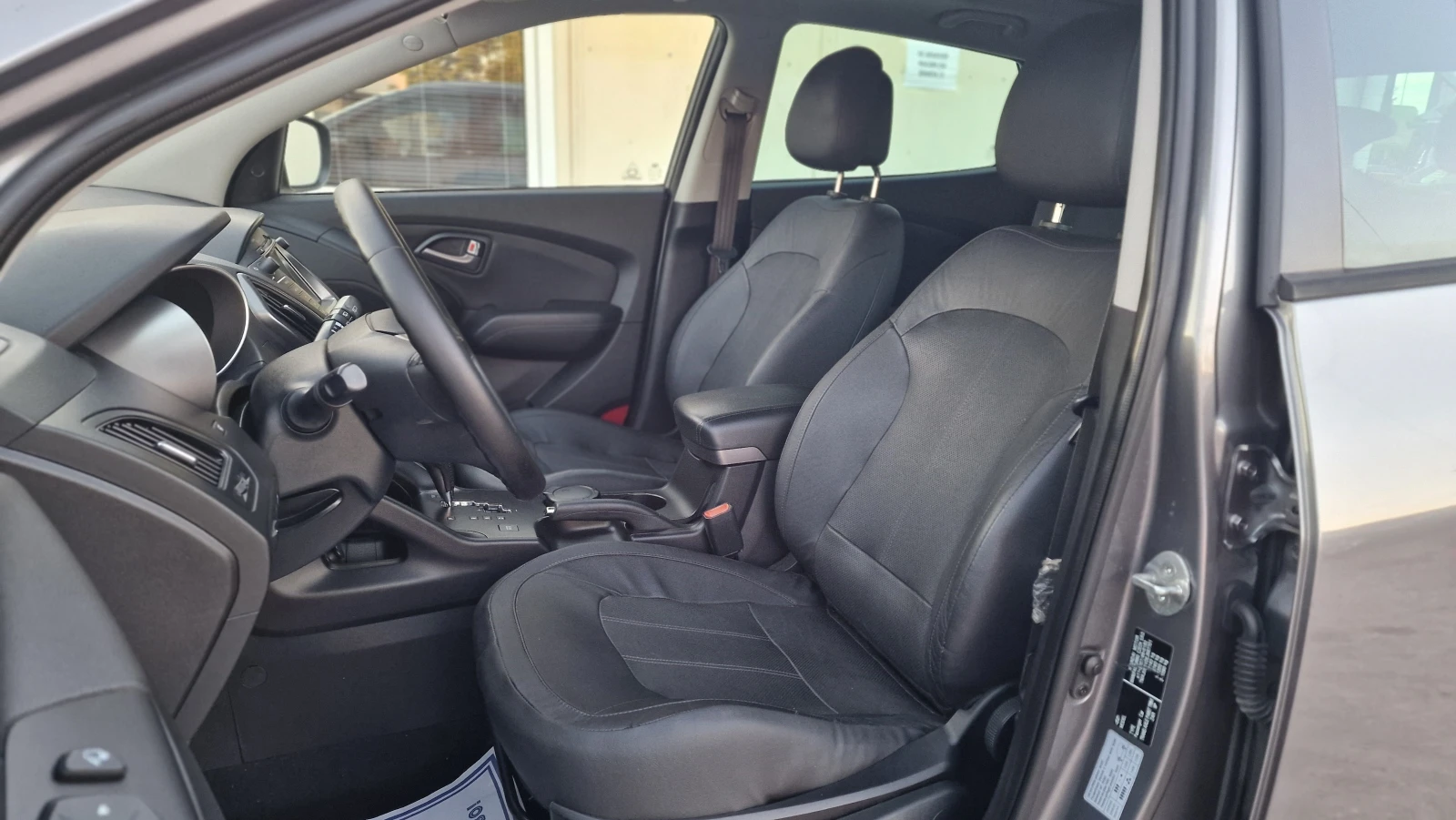 Hyundai IX35 2.0CRD Premium Vertex 4x4 automat, снимка 9 - Автомобили и джипове - 55273783